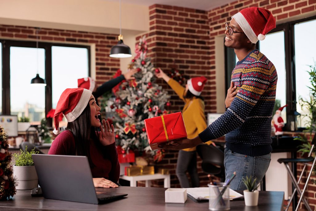 4 Tips To Show Employee Appreciation During The Holidays